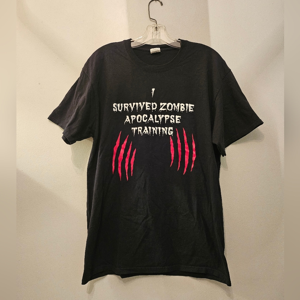 I survived Zombie Apocalypse Training Graphic T-shirt | Size Large